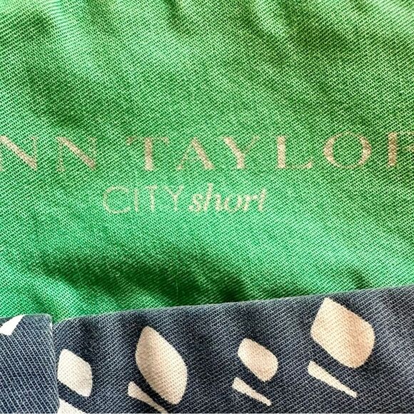 Ann Taylor Navy and White Patterned Women's Shorts - Picture 4 of 6